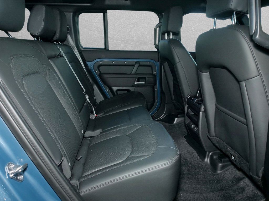 Land Rover Defender D300 110 X-Dynamic SE Martrix Pano AHK foto 5