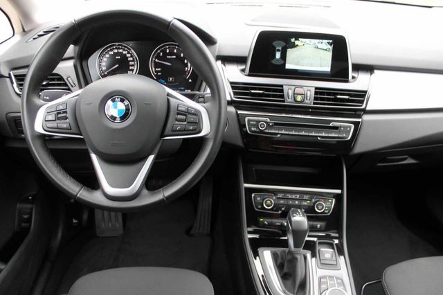 Fahrzeugabbildung BMW 225xe Active Tourer iPerf. Adv. Pano H&K  LED BT