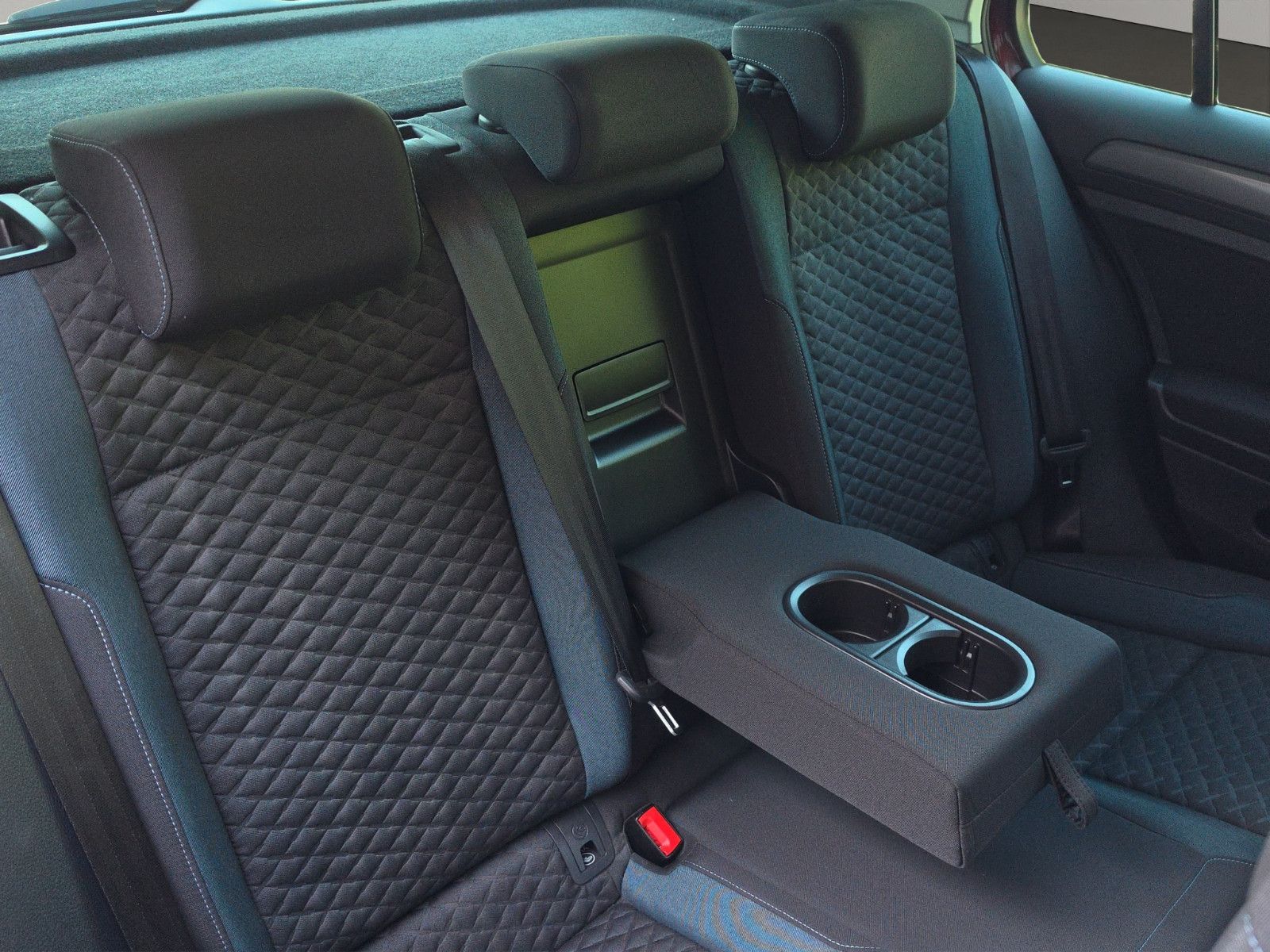Fahrzeugabbildung Volkswagen Golf VII IQ.DRIVE Start-Stopp AUTOMATIK NAVI
