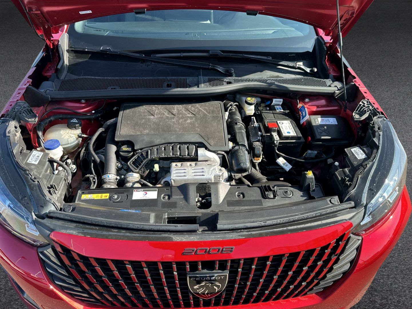 Fahrzeugabbildung Peugeot 2008 Allure LED Apple CarPlay Android Auto Klima