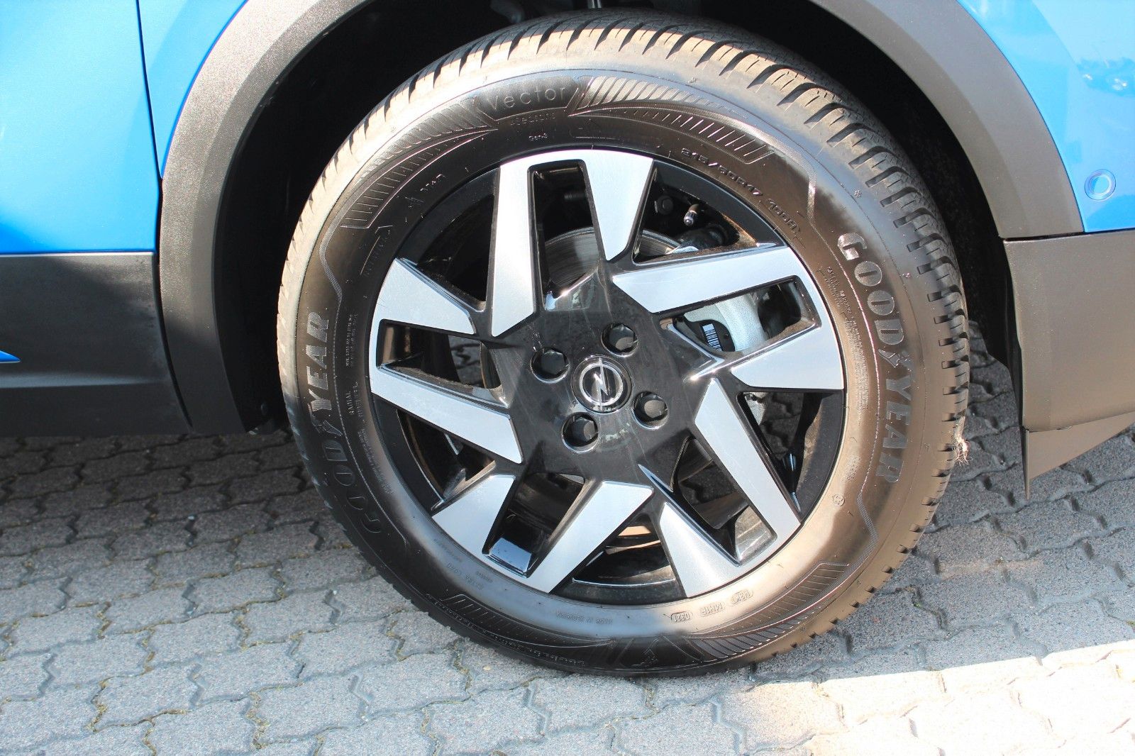 Fahrzeugabbildung Opel Mokka Elegance 1.2 Turbo 96kW Automatik