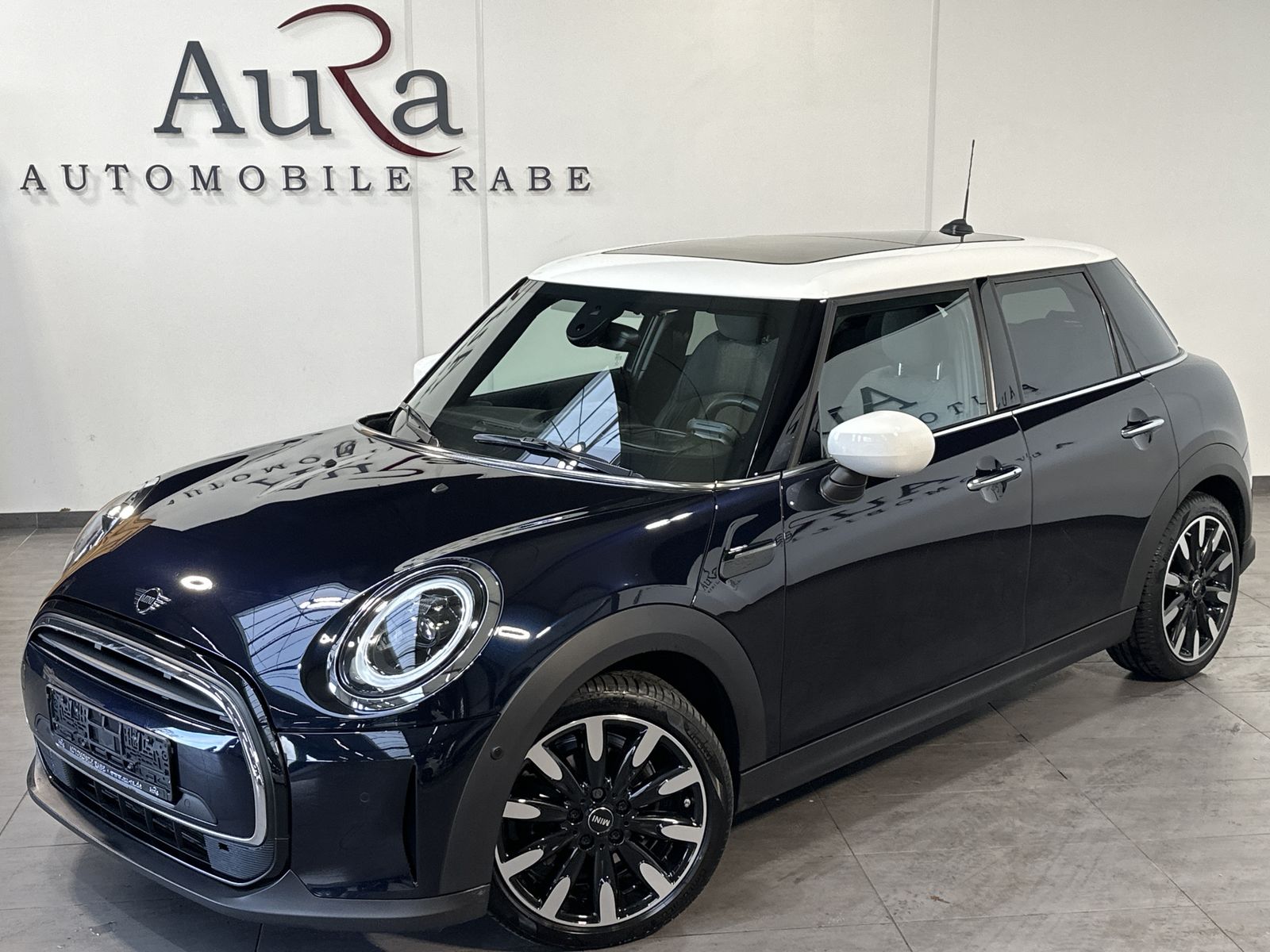 Fahrzeugabbildung MINI Cooper 5-Türer Classic Trim NAV+LED+PANO+KAM+ACC