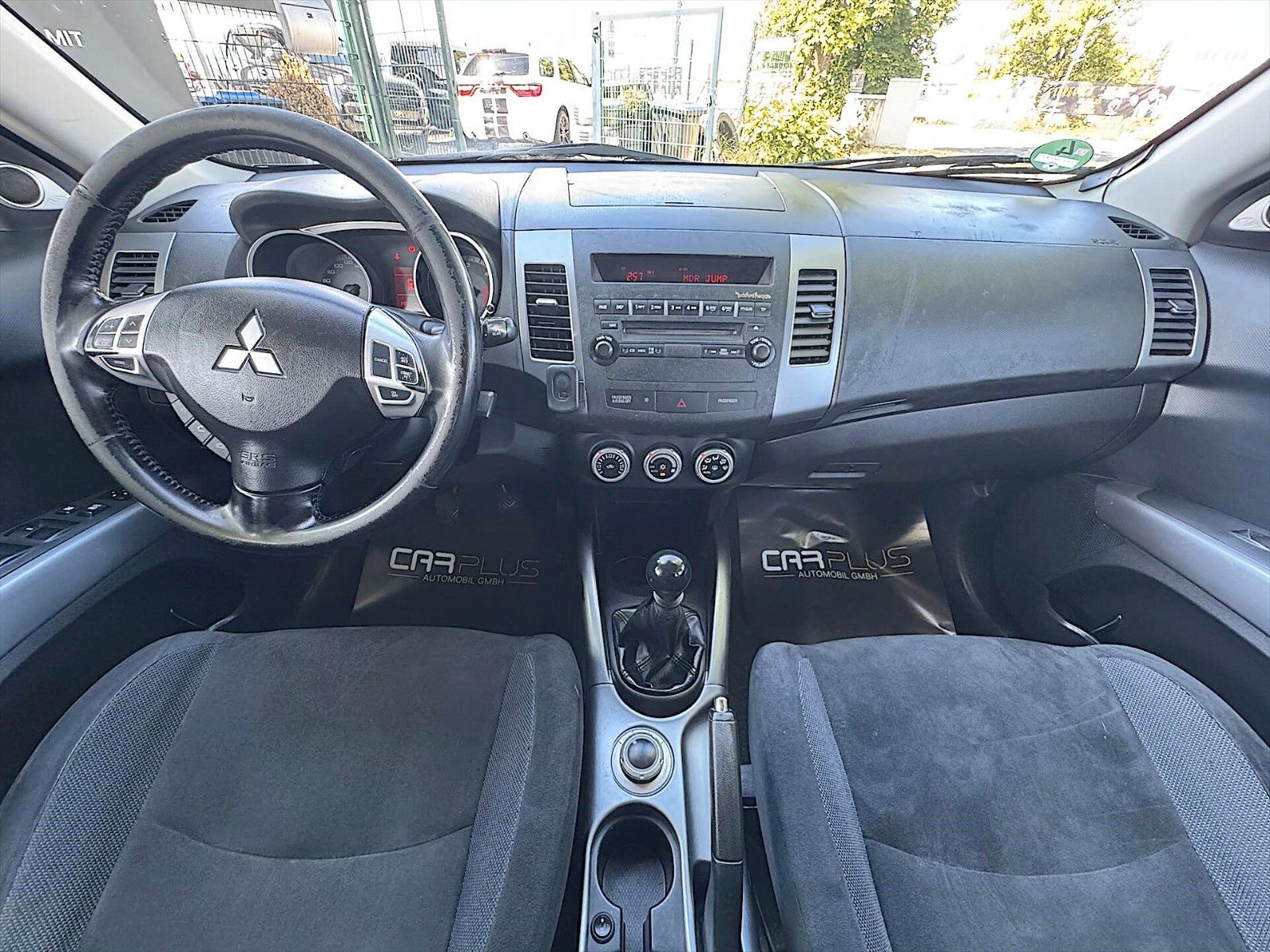 Fahrzeugabbildung Mitsubishi Outlander 2.2 DI-D Intense 4x4 4WD *7 Sitze*