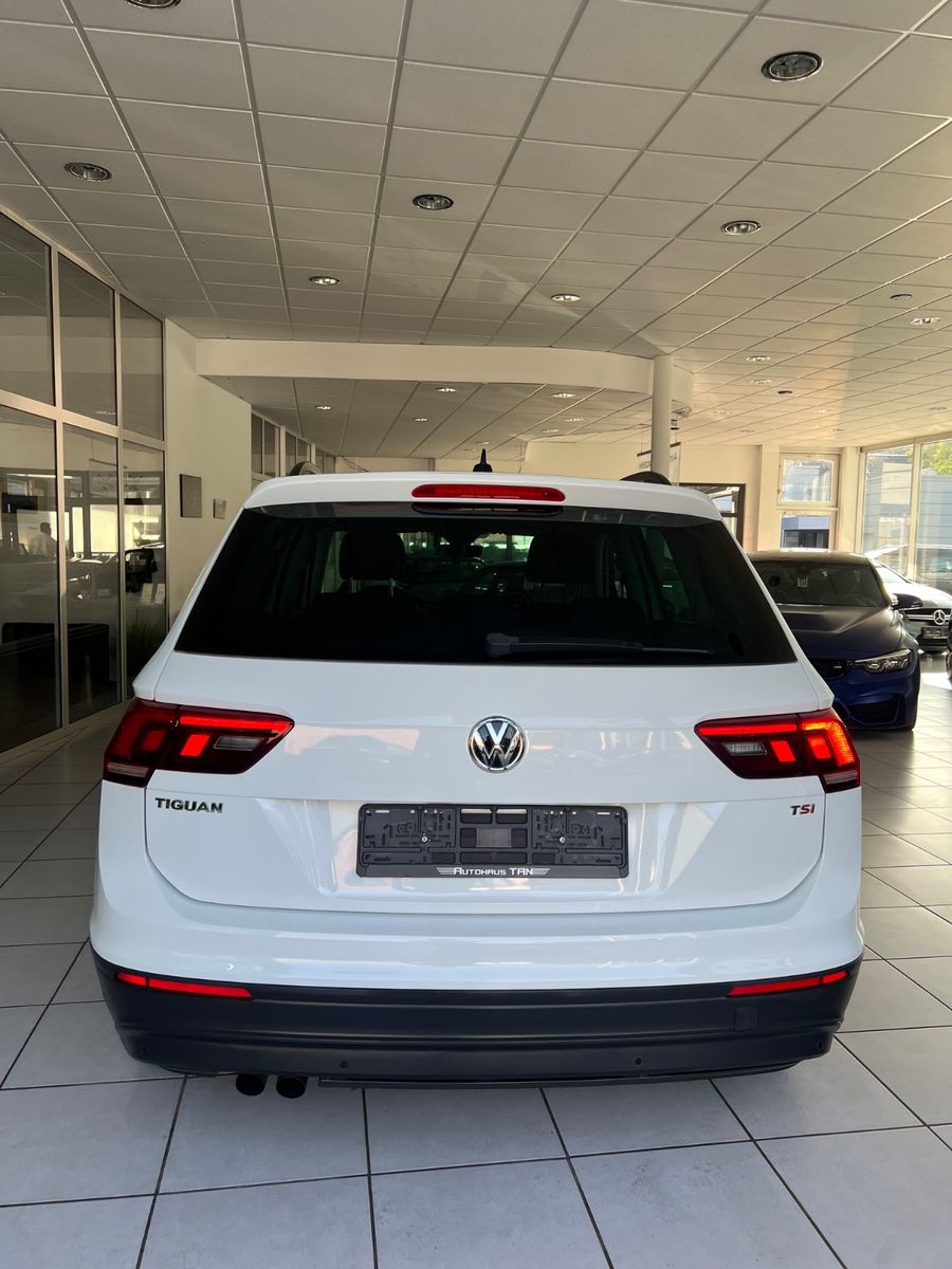 Fahrzeugabbildung Volkswagen Tiguan 1.4TSI DSG Comfortline *LED*NAVI* 1.HAND*