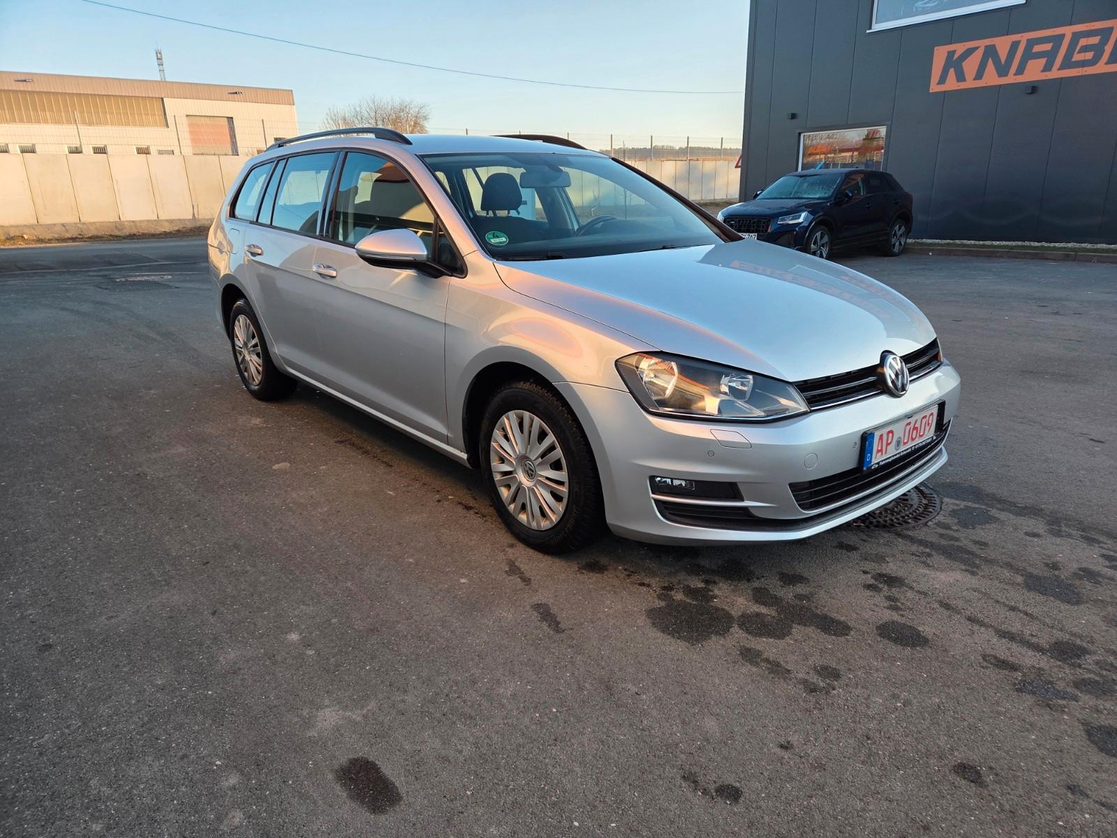 Volkswagen Golf 1.6 TDI BMT KLIMA NAVI ZAHNRIENEN NEU VW SE