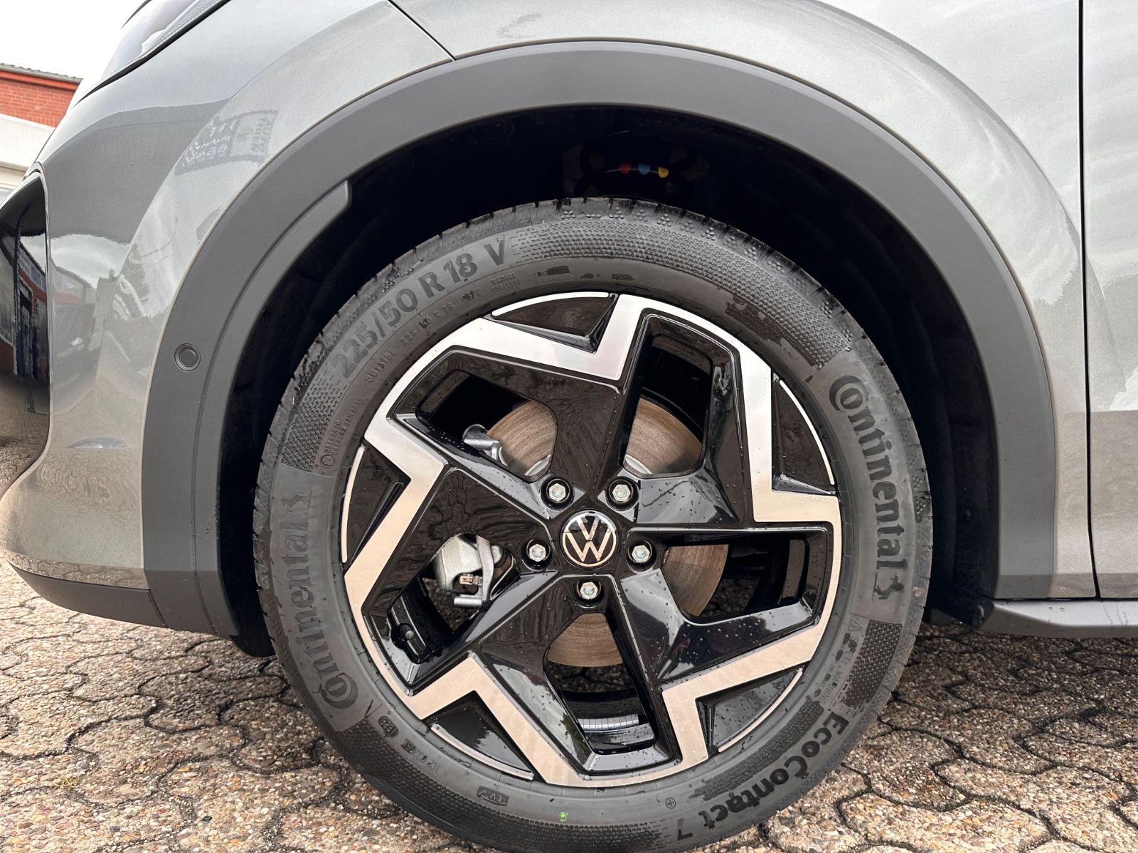 Fahrzeugabbildung Volkswagen T-Roc R Line 1.5 eTSI DSG APP/ACC/AHK/LED/eHeck