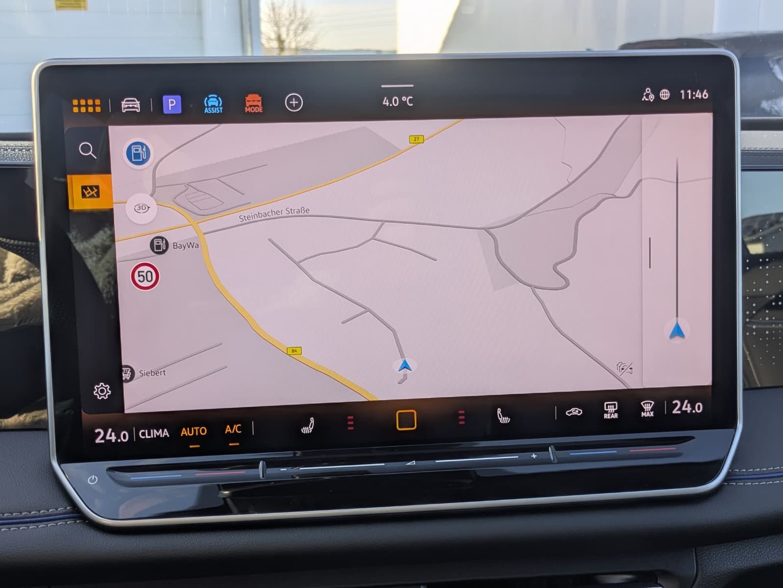 Fahrzeugabbildung Volkswagen Tiguan 2.0 TDI 4M R-Line BLACK*PAN*HK*AHK*MATRIX