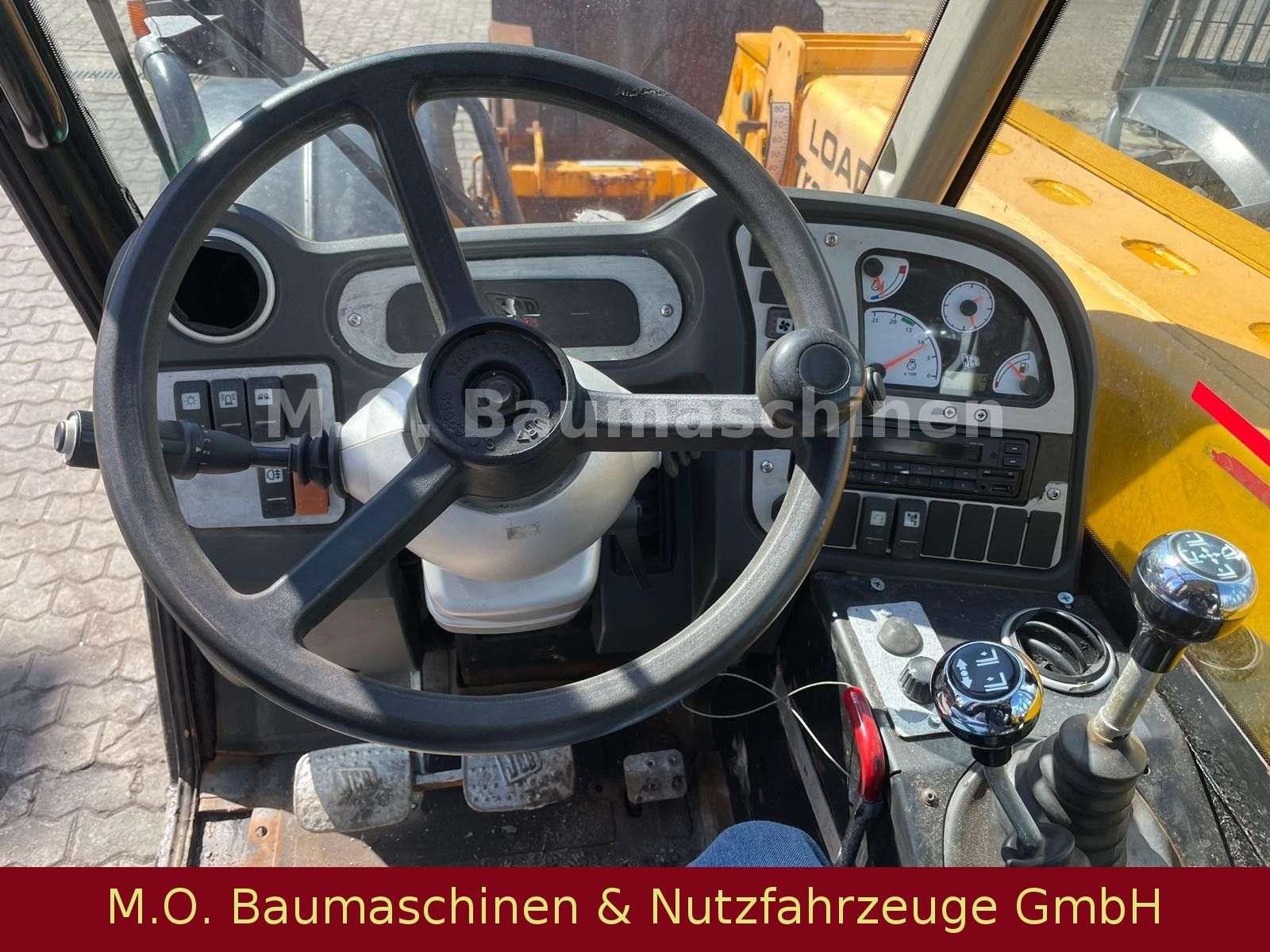 Fahrzeugabbildung JCB 526-65 / 4x4x4 / SW / 5,6 m / 2,6 t /