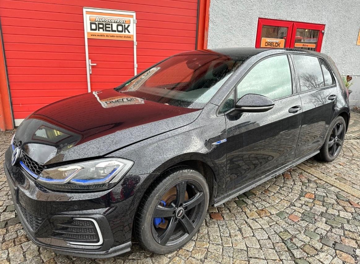 Volkswagen Golf VII Lim. GTE 1.4 TSI*LED*LEDER*NAVI*ST-HZ*