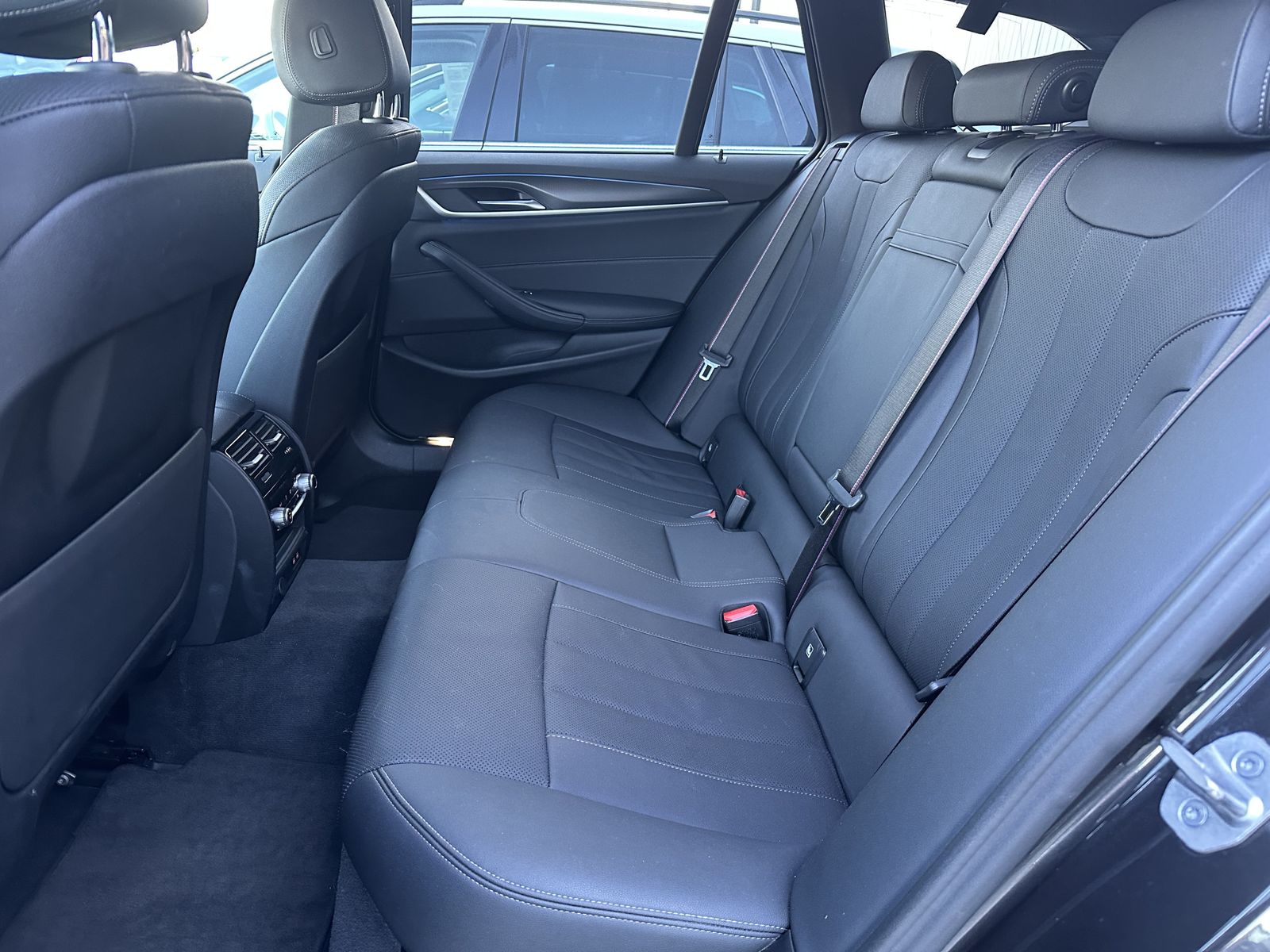 Fahrzeugabbildung BMW 530e Touring xD M-Sport Pro NAV+LASER+19ZOLL+HUD