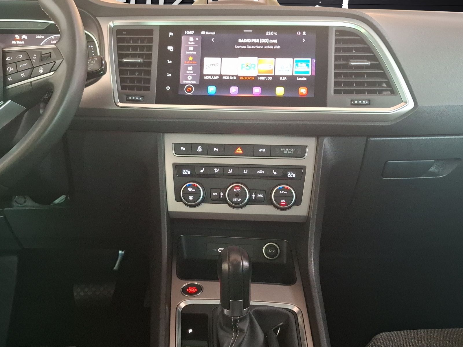 Fahrzeugabbildung SEAT Ateca TSI Xperience DSG LED AHK Navi AID ACC RFK