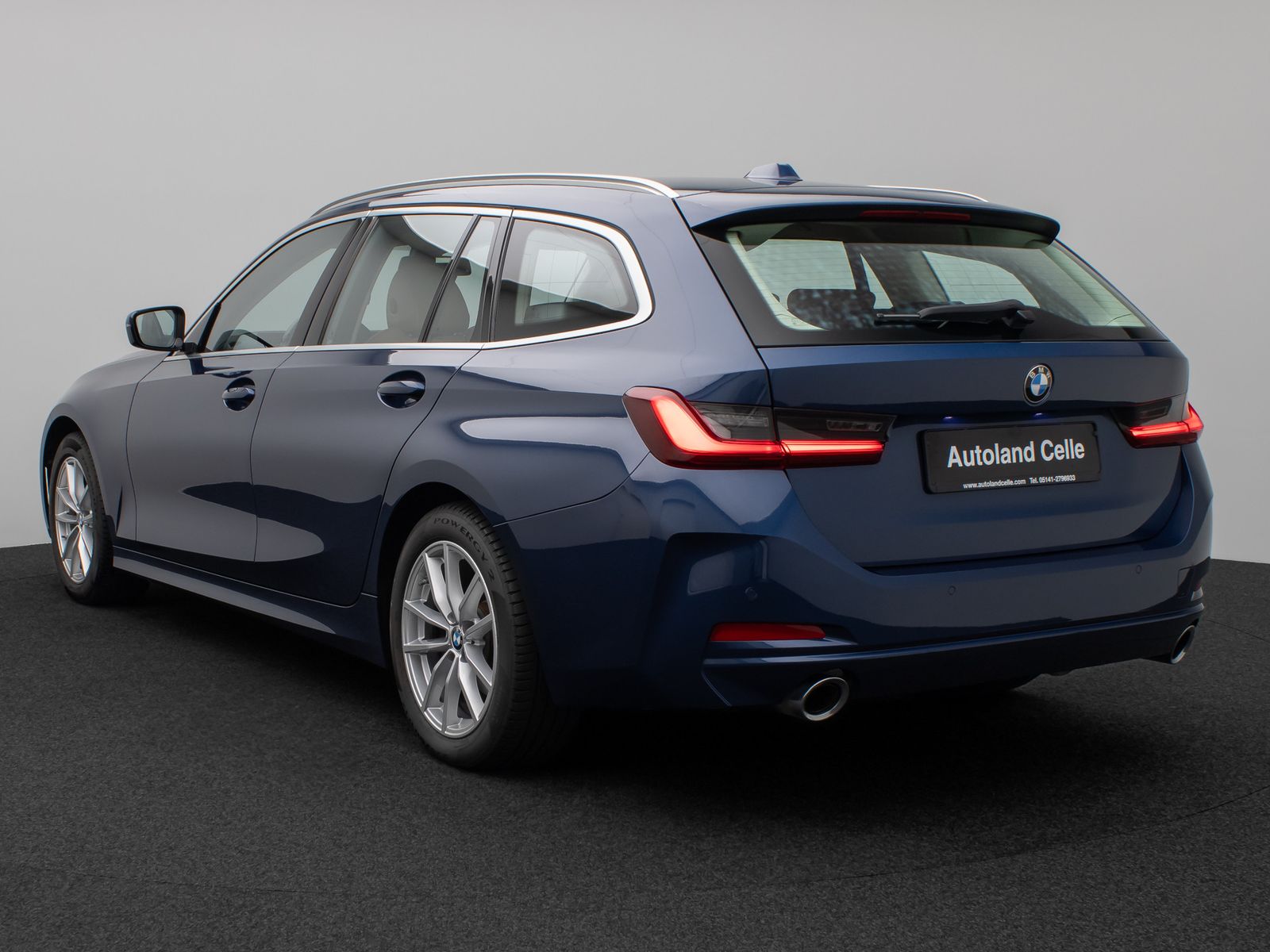 Fahrzeugabbildung BMW 320d xD  Panorama HUD DAB AHK Alarm PDC Sport