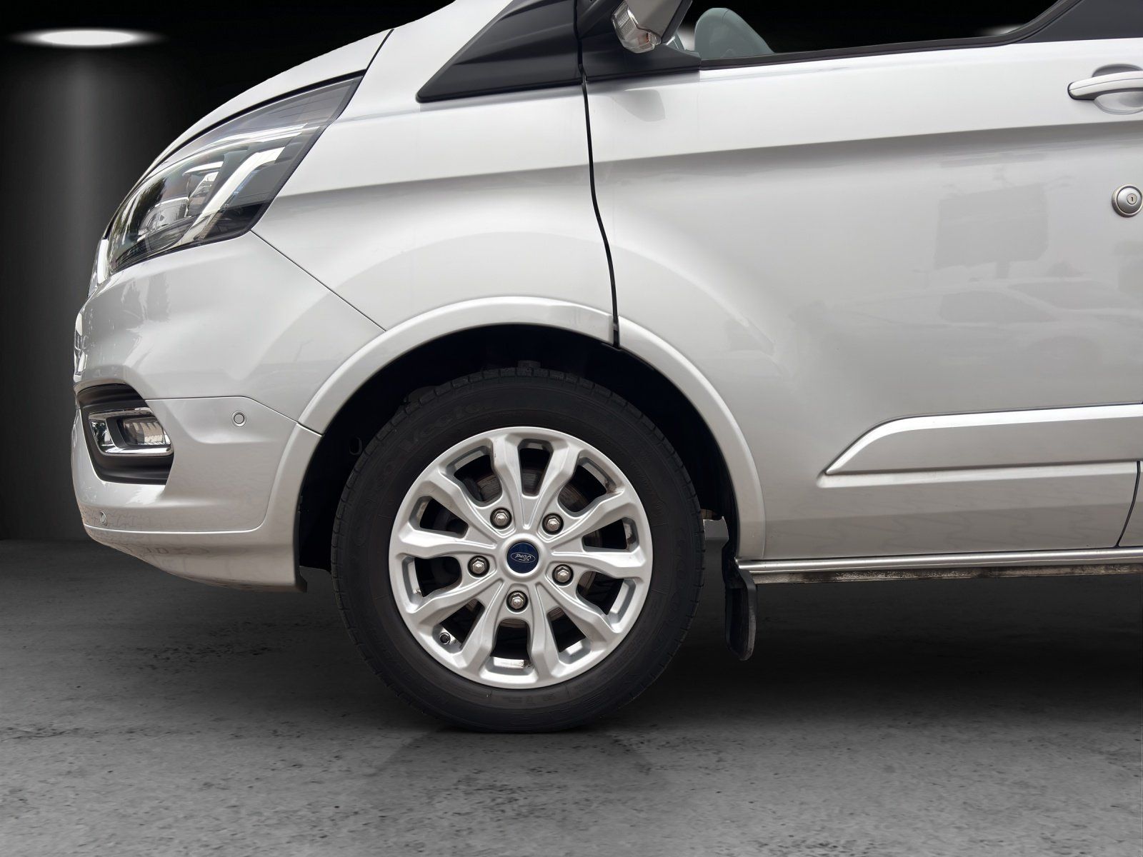 Fahrzeugabbildung Ford Tourneo Custom 2.0 TDCi 320 L2 Trend (EURO 6d)