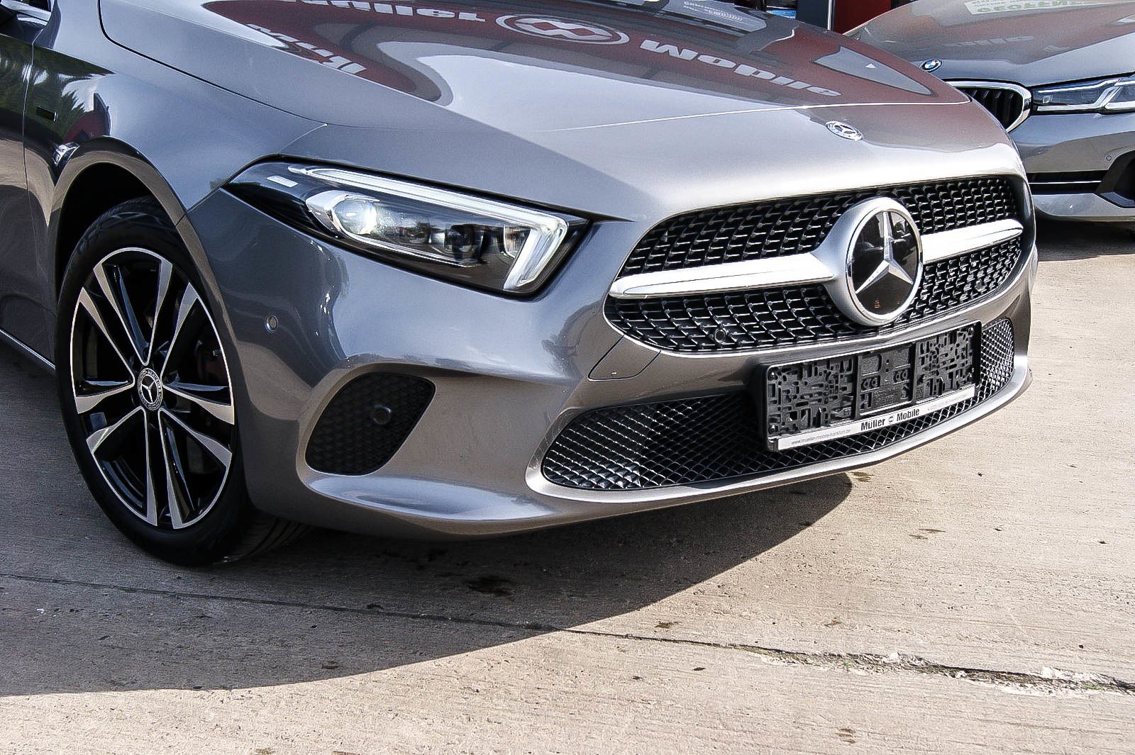 Fahrzeugabbildung Mercedes-Benz A 250e Lim Edition 19 BURMESTER GARAGENTORÖFFNER