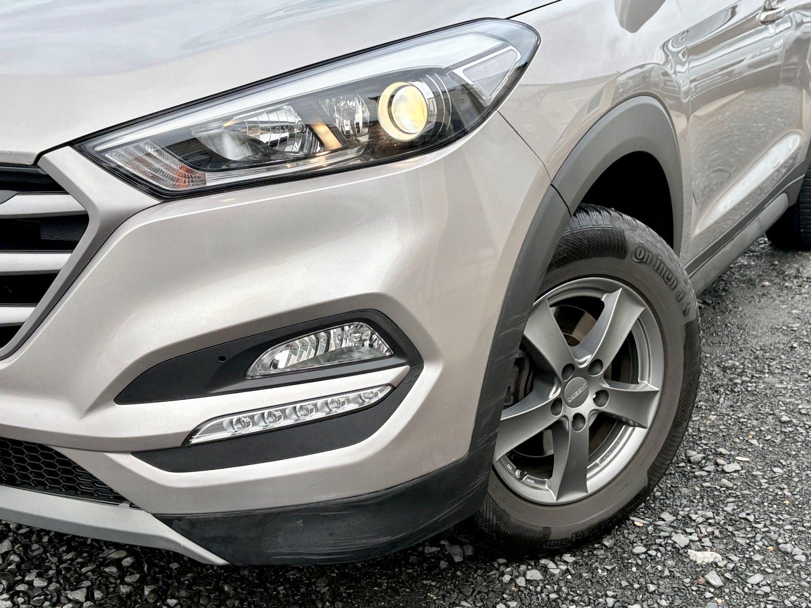 Fahrzeugabbildung Hyundai Tucson 1.6 blue 2WD Navi AHK SHZ Kamera LED 2.HD
