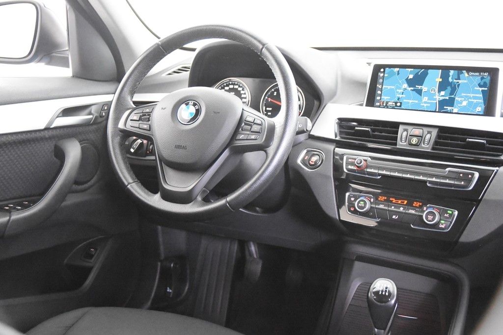 BMW X1 sDrive18i *1.Hand*Navi*Standheizung*EHK* foto 11