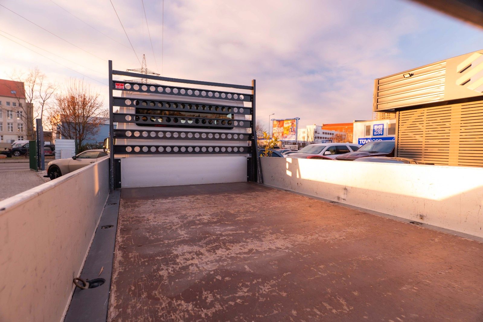 Fahrzeugabbildung Volkswagen Crafter Pritsche 35 DOKA lang FWD 7 Sitze 19%