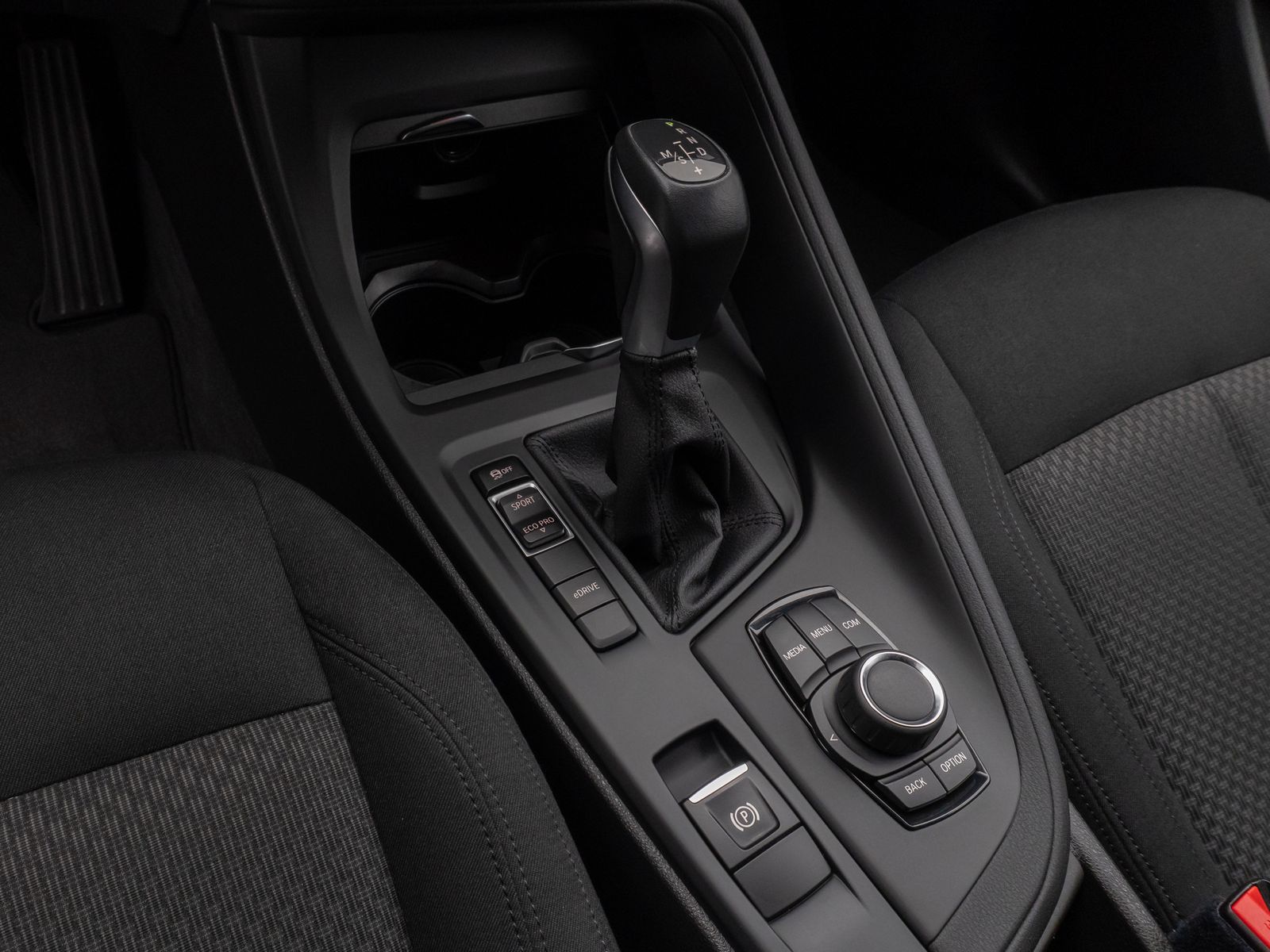 Fahrzeugabbildung BMW X1 xD25e DAB PDC LED Sithzg Geschwindigkeitsreg