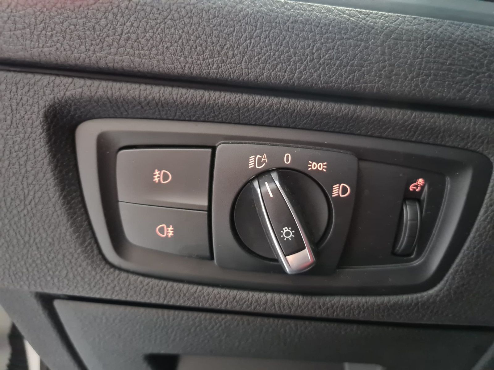 Fahrzeugabbildung BMW 220i Coupe Sport Line / NAVI / PDC / 1. Hand