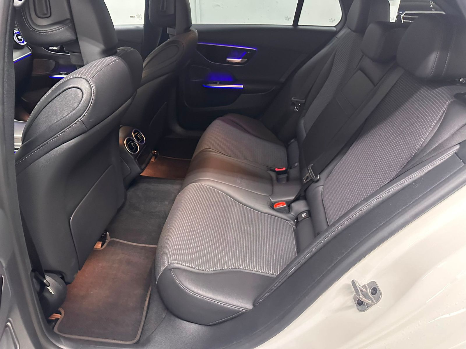 Fahrzeugabbildung Mercedes-Benz C 220 d T Autom. *AVANTGARDE*360°*KEYLESSGO*