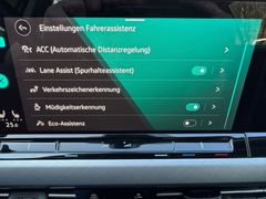 Fahrzeugabbildung Volkswagen Golf VIII Variant Life 2,0 TDI Navi Sitzh ACC
