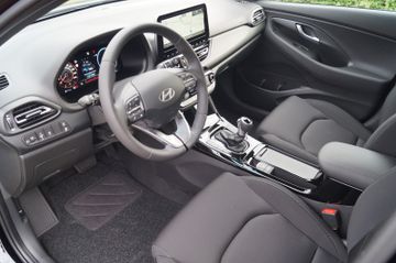Hyundai i30 Kombi DCT-NAVI-LED-KAMERA-SHZG-ALU17-