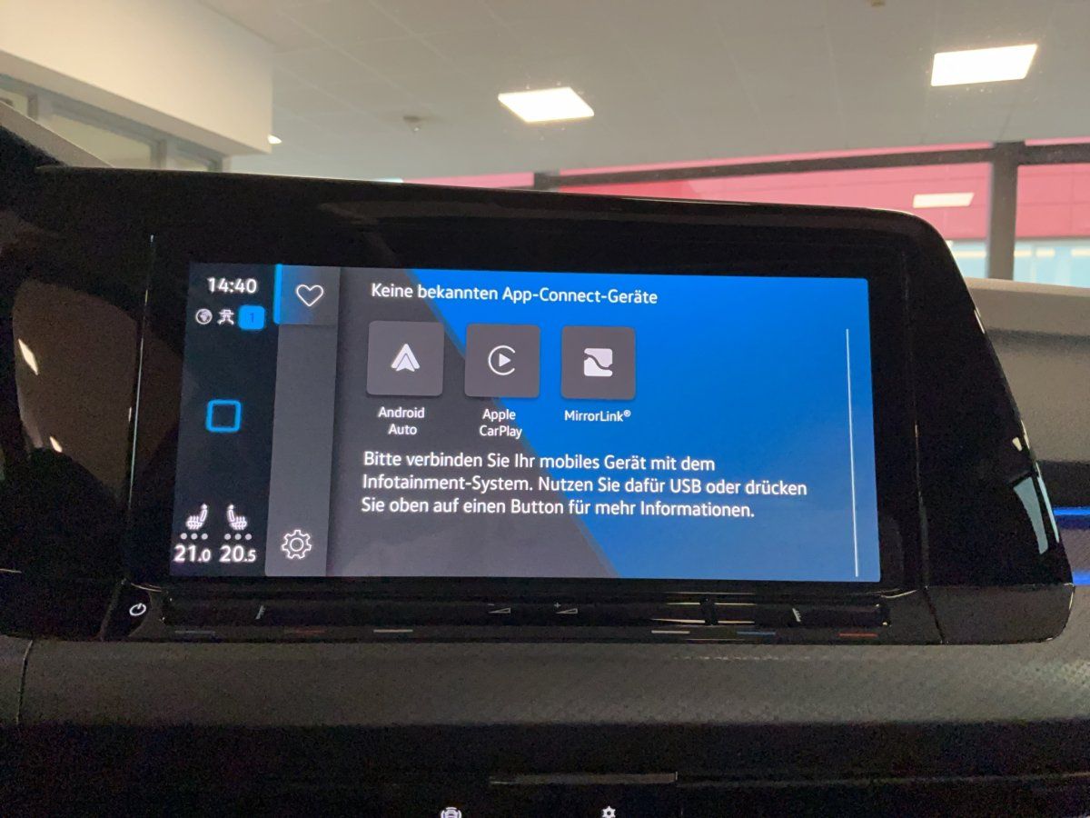 Fahrzeugabbildung Volkswagen Golf VIII Active 1.5 eTSI DSG Pano LED