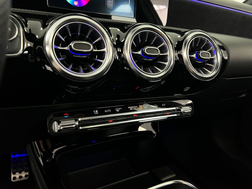 Mercedes-Benz A 200 7G-DCT*AMG*LED*PANO*KAM*MBUX*