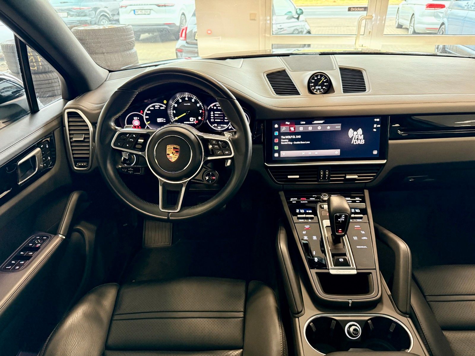 Fahrzeugabbildung Porsche Cayenne E-Hybrid Luftfederung, Panorama, HeadUP