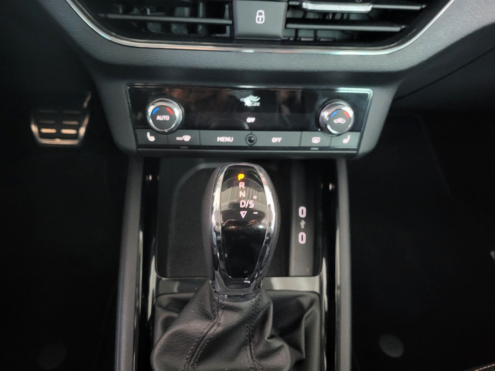 Fahrzeugabbildung SKODA Kamiq Scoutline AUTOM./KAMERA/LED/AHK/SITZHEIZ.