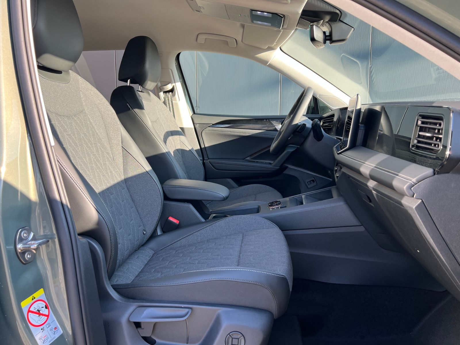 Fahrzeugabbildung Volkswagen Tiguan LIFE 1.5 eTSI DSG *AHK, LED Plus, Kamera,