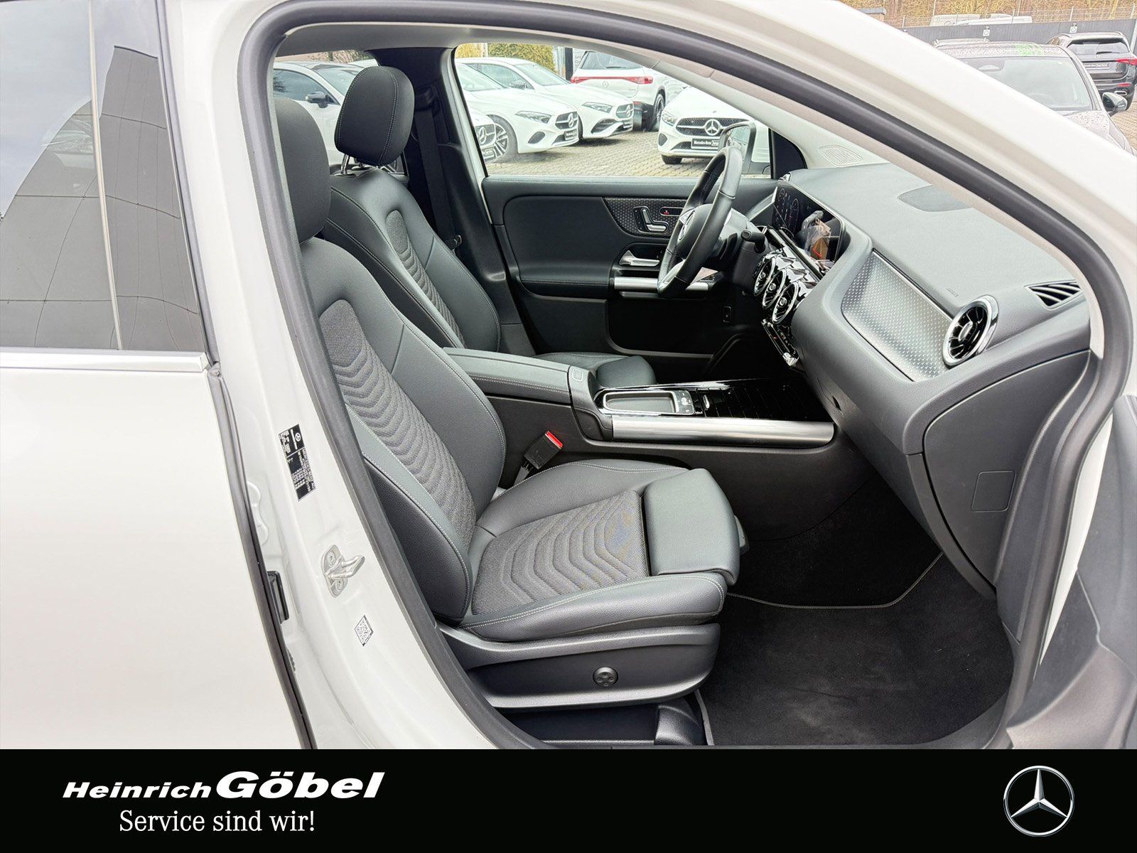 Fahrzeugabbildung Mercedes-Benz GLA 220 d 4M PROGRESSIVE*PANO*AHK*MEMORY*KAMERA