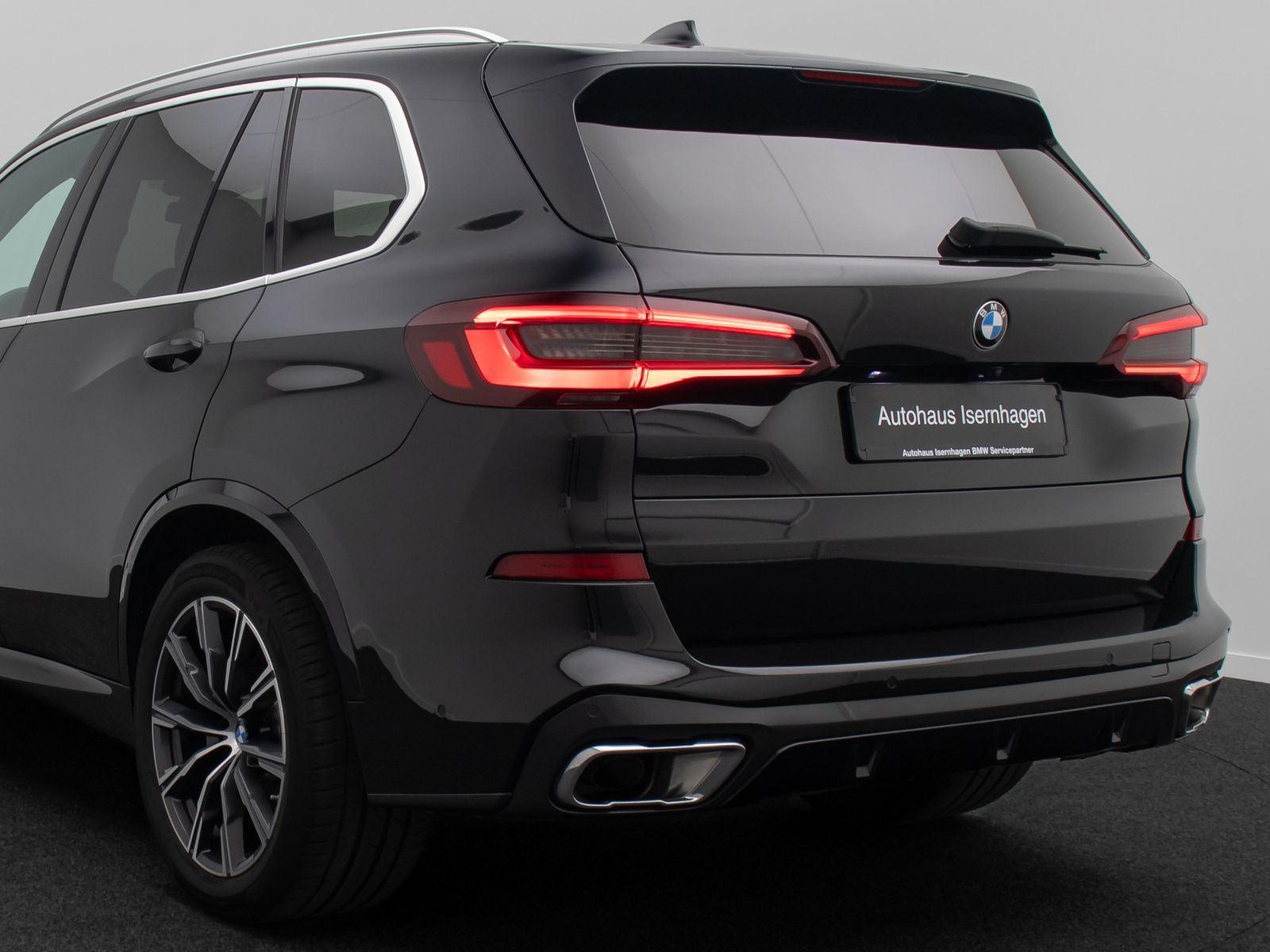 Fahrzeugabbildung BMW X5 xD30d M Sport Panorama 360°HUD DAB HiFi AHK