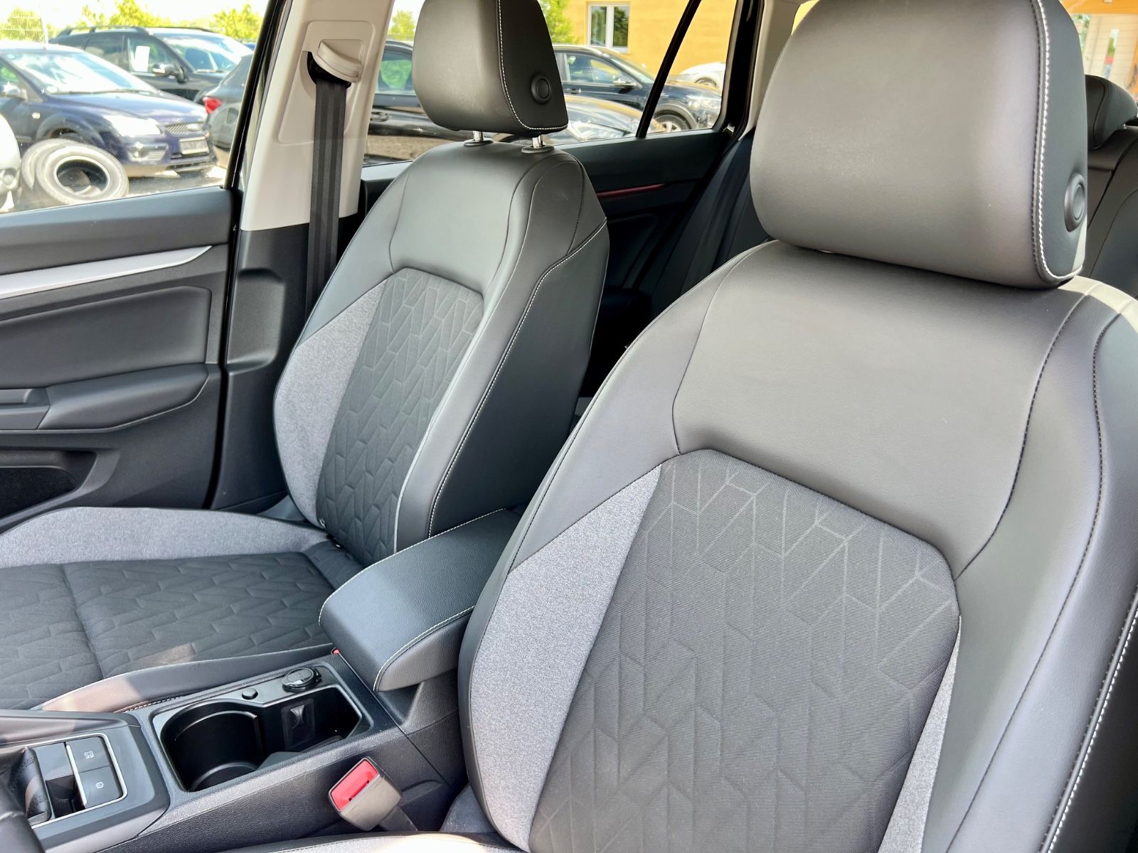 VW Golf VIII Variant 1.5 TSI AAC SHZ KAMERA NAVI