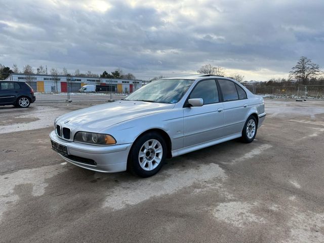 BMW  E39 525i