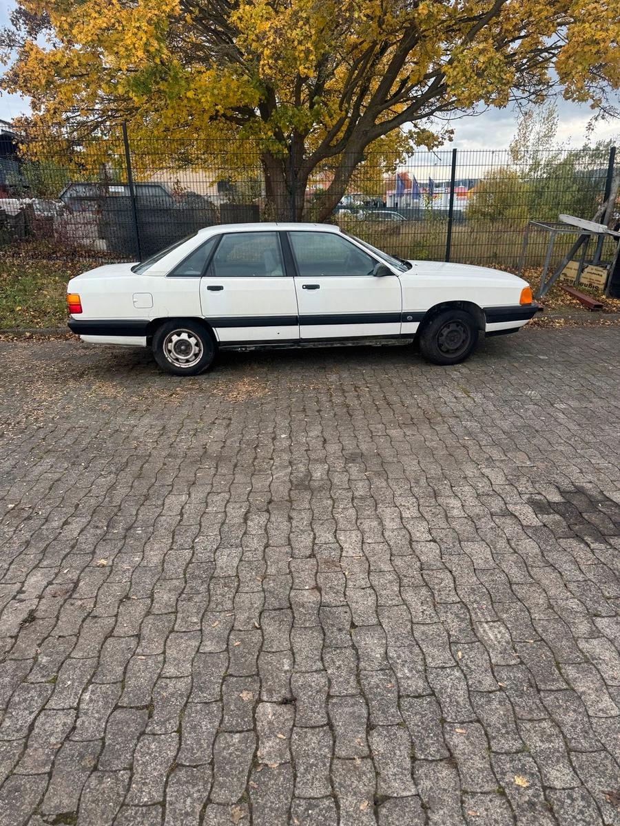 Audi 100