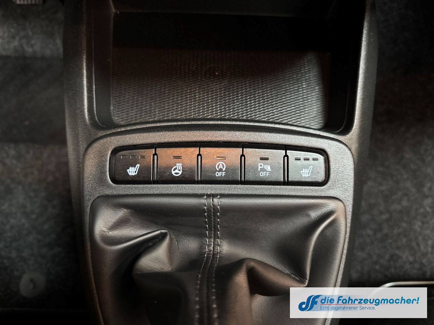 Fahrzeugabbildung Hyundai i10 Trend Navi Apple CarPlay Android Auto Musiks