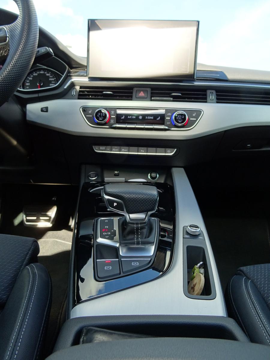 Audi A4 40 TFSI 3x S line (Innen., Außen, Fahrwerk)
