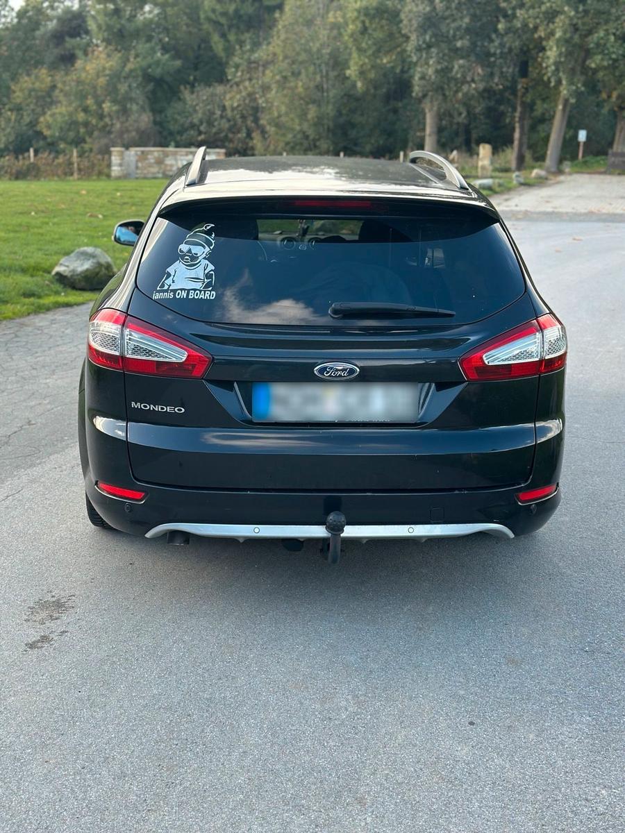 Ford Mondeo 2012 — interior