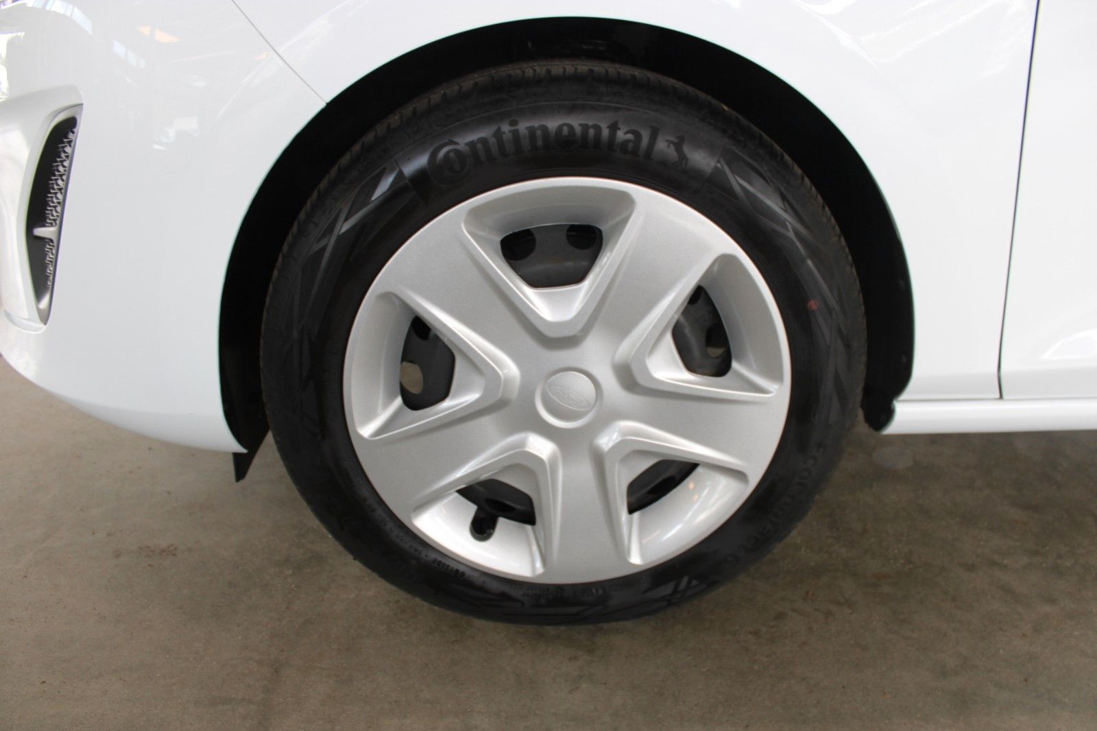 Fahrzeugabbildung Ford Fiesta 1,5 TDCi Cool & Connect 5-trg NAVI LED