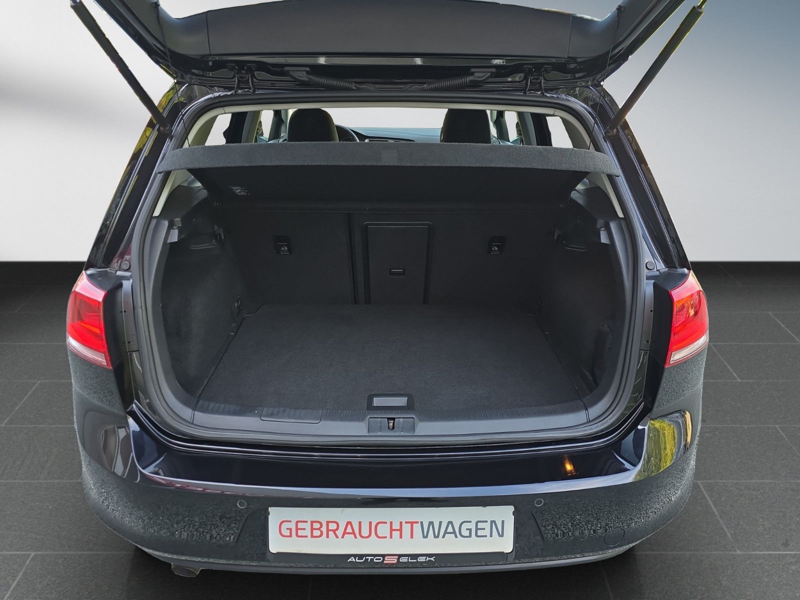 Fahrzeugabbildung Volkswagen Golf VII Trendline BMT/AHK/PDC/KLiMA/SZH