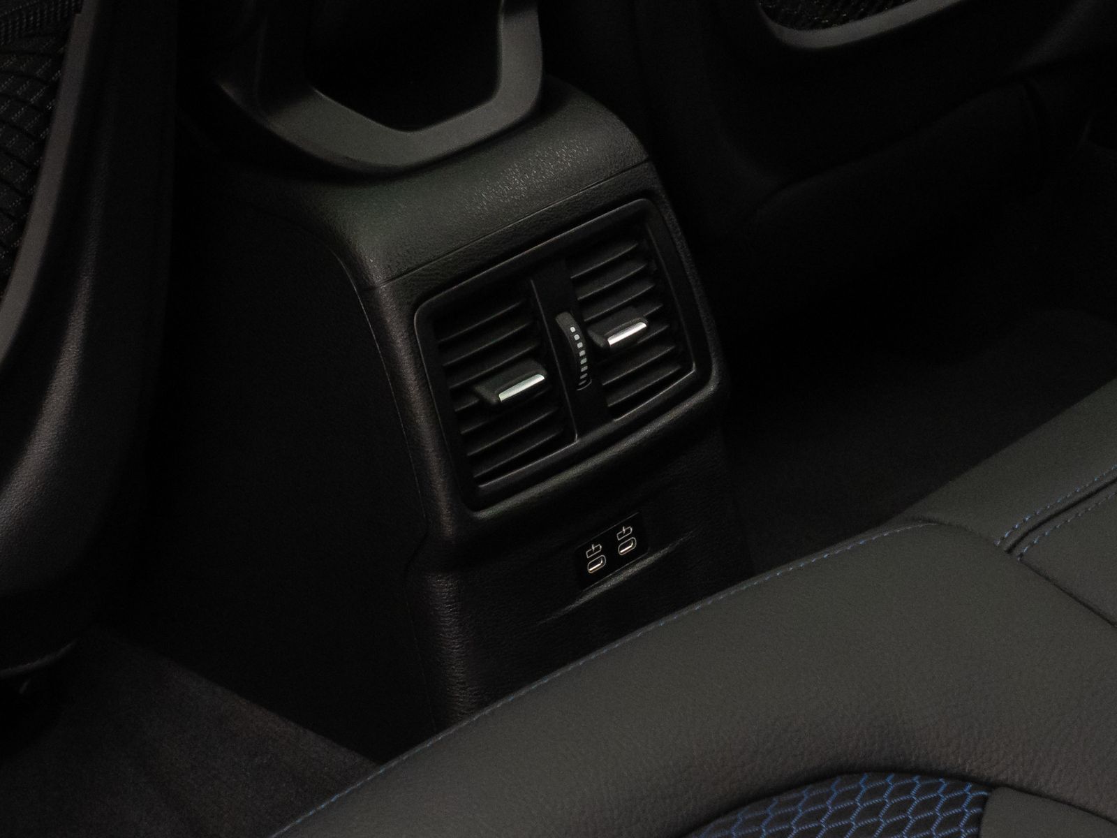 Fahrzeugabbildung BMW X2 M35i HUD DAB Kamera ACC Komfort Panorama HiFi