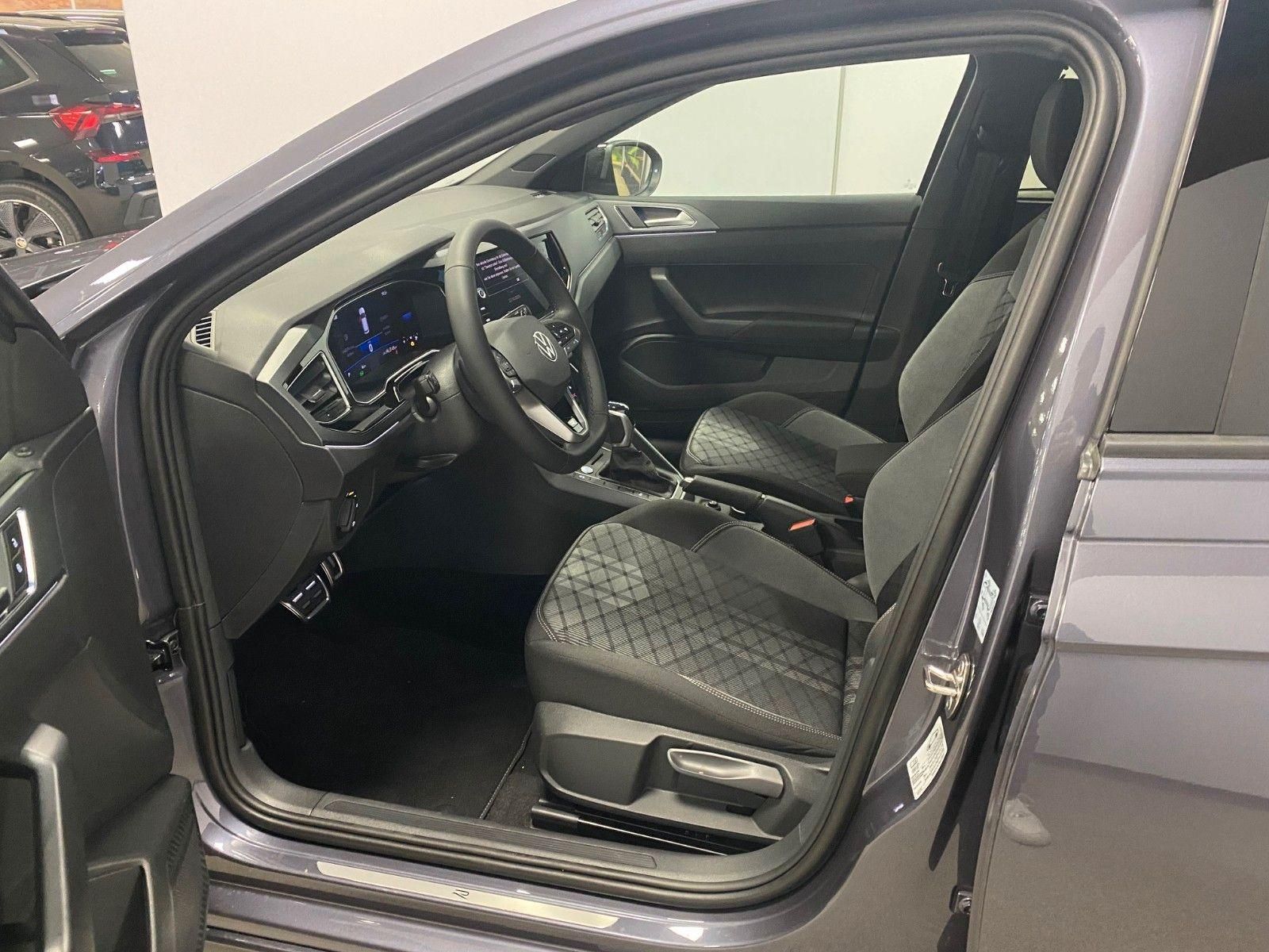 Fahrzeugabbildung Volkswagen Taigo 1.5 TSI DSG R-LINE+Black Style+ACC+Matrix+