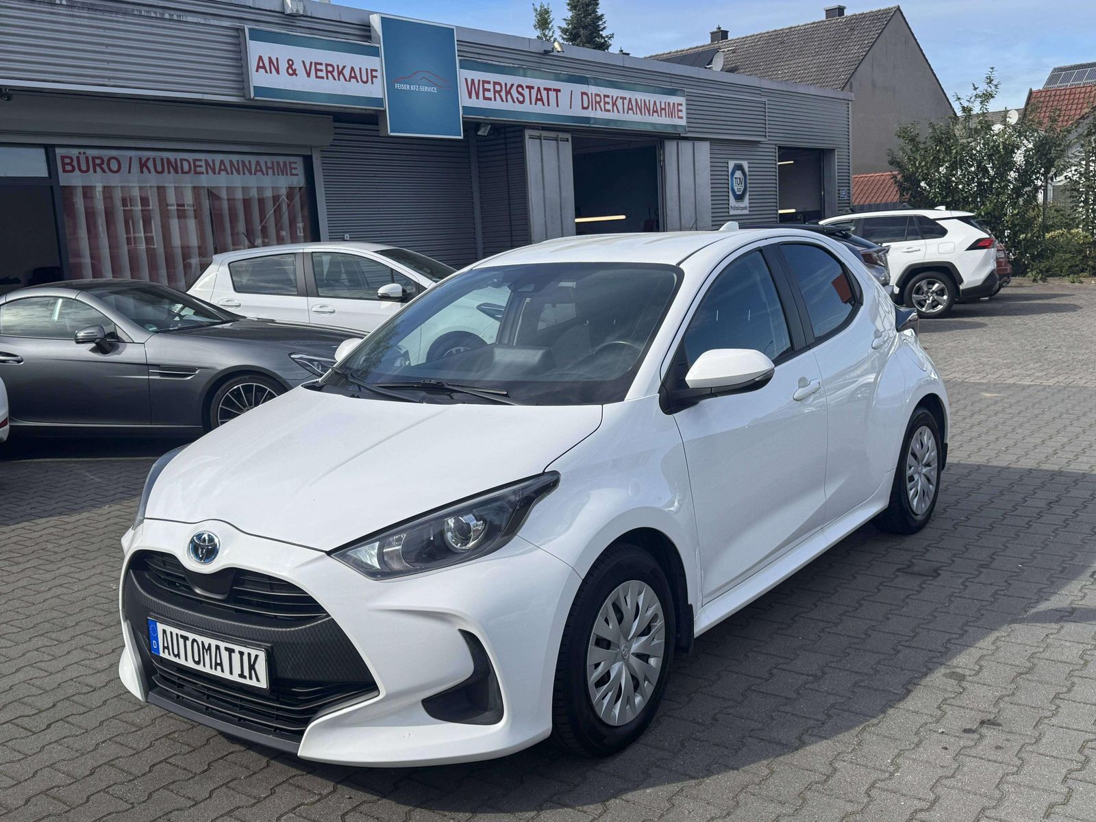 Toyota Yaris Hybrid KAMERA*