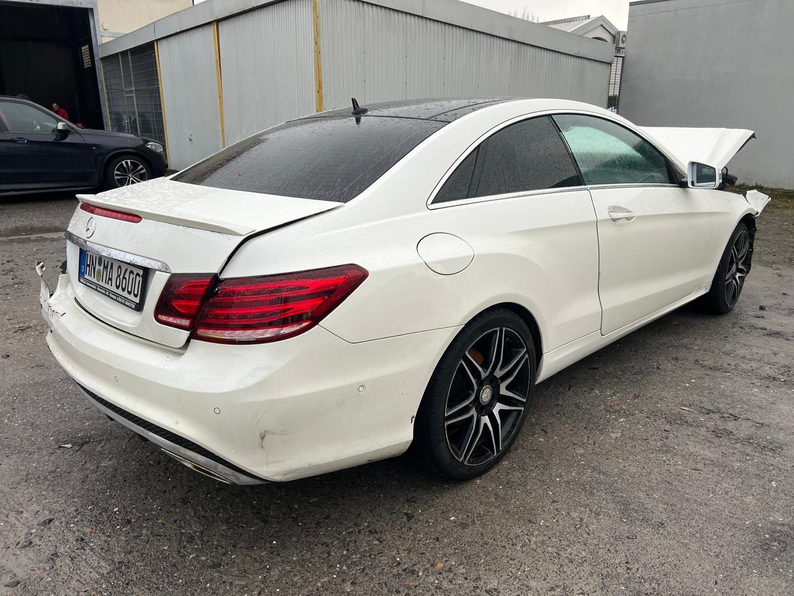 Mercedes-Benz E 250 Coupe BlueTec/Leder/LED/Navi/Pano.