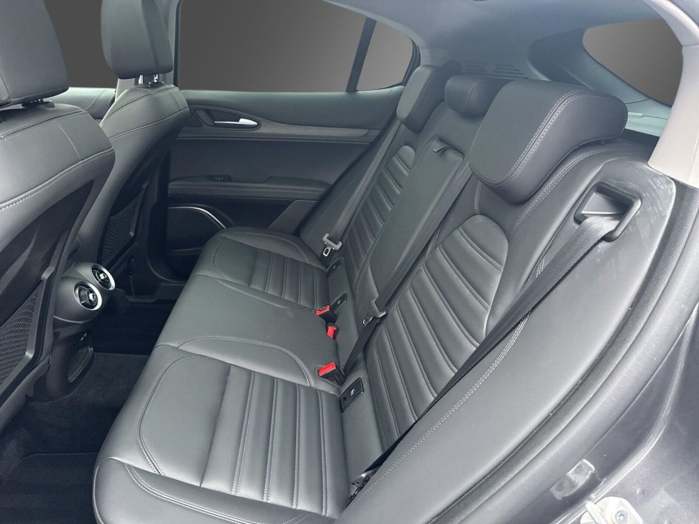 Fahrzeugabbildung Alfa Romeo Stelvio Super Q4 -Panoramadach-Xenon-AHK-