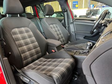 Volkswagen Golf *1.HAND*PANO*STHZ*AHK*ACC*NAV*2-ZONEN*