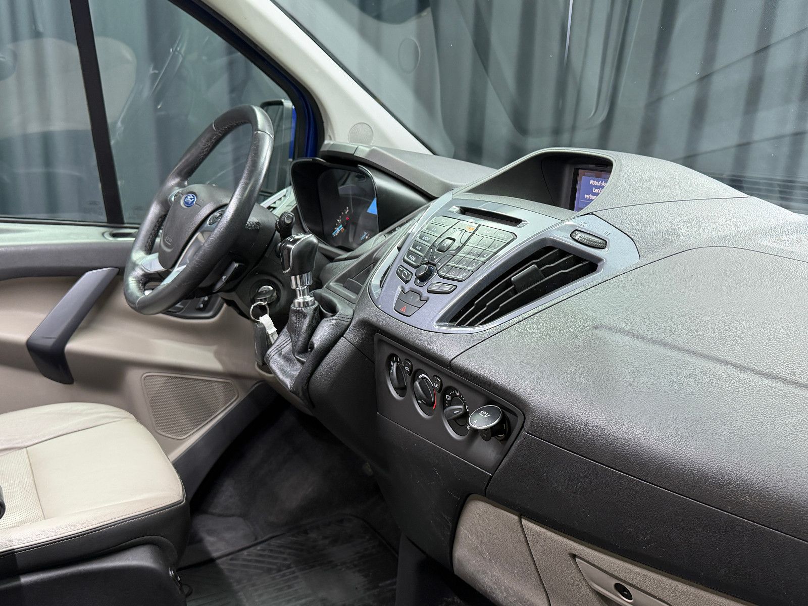Fahrzeugabbildung Ford Tourneo Custom 300|AC|PDC|NAVI|8-SITZE