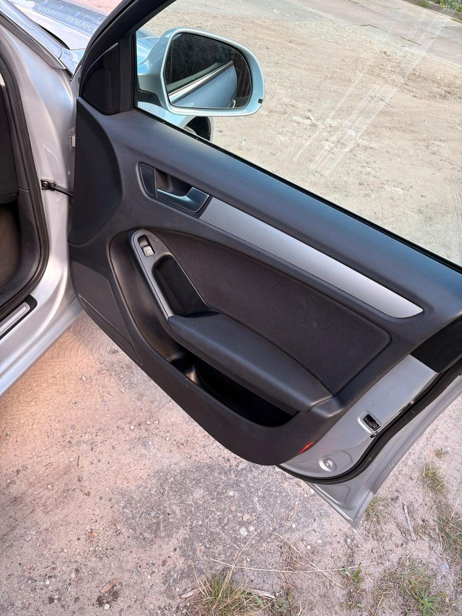 Audi A4 2009 — photo 13