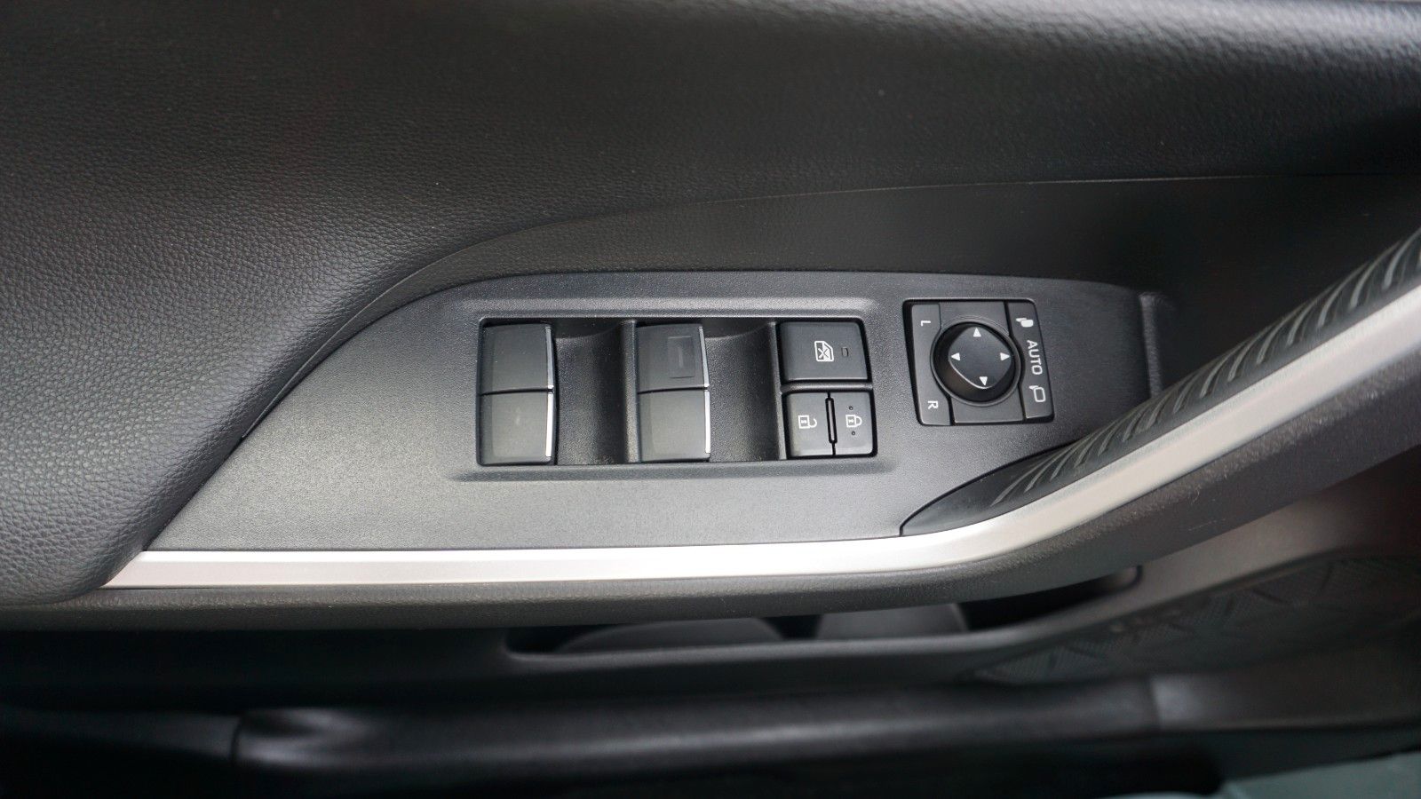 Fahrzeugabbildung Toyota RAV4 Hybrid 4x4 Team Deutschland LED,ACC,SH,AHK